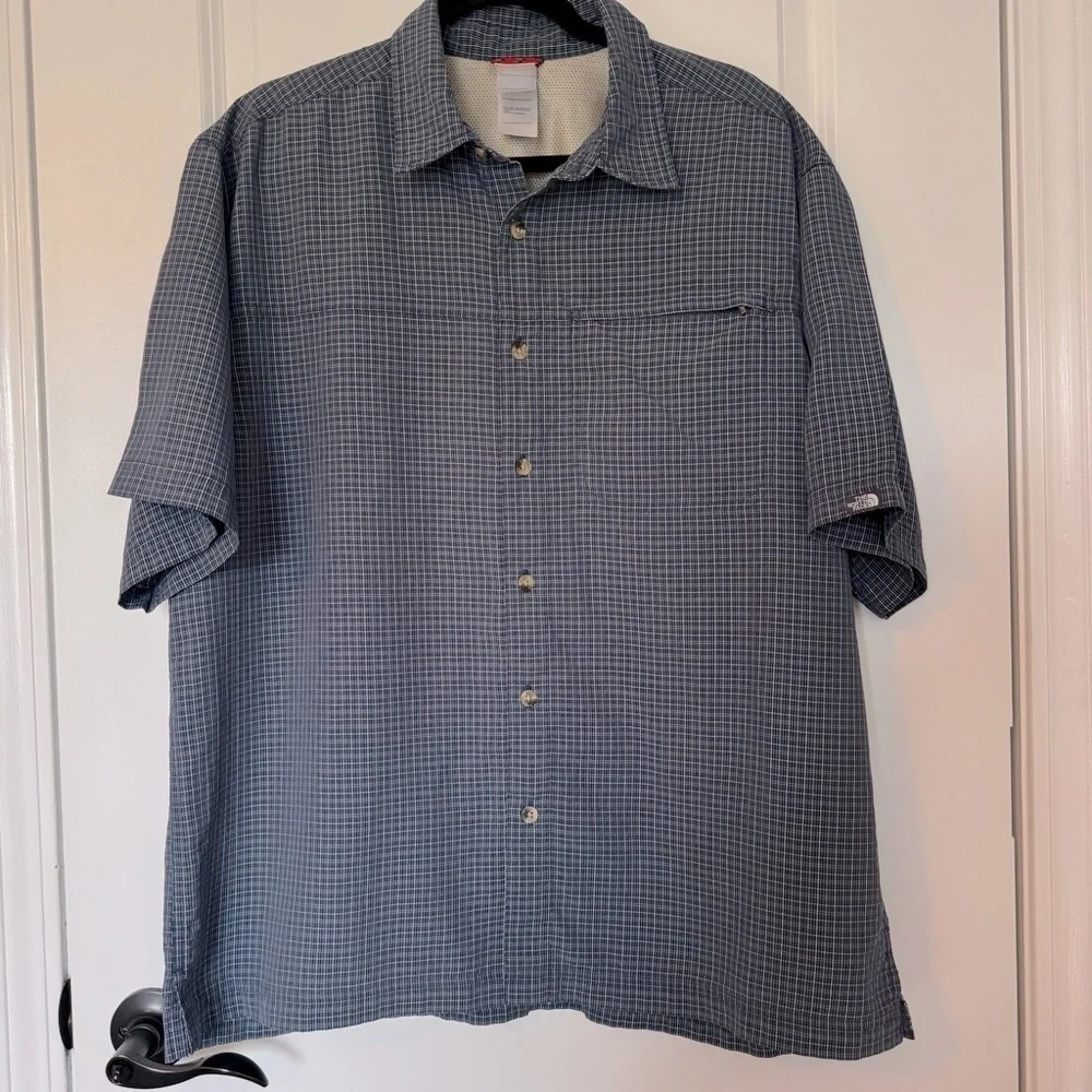 The North Face Men’s Blue Plaid Casual Button Down Large Short Sleeve Shirt